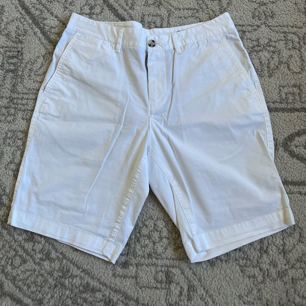Bonobos shorts slim, 9 inches. Gently worn. Smoke free and pet free home!